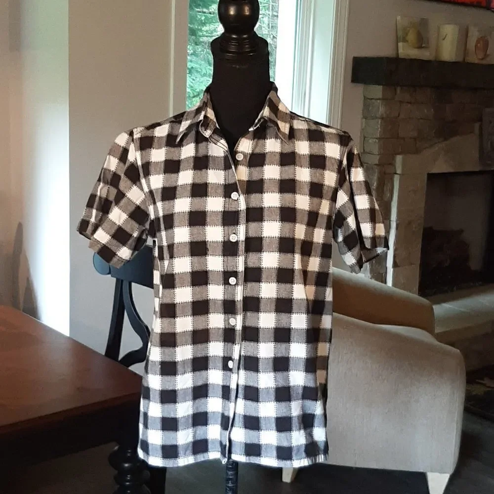 Mississippi River Blues sz M Boys Black and White Button Down